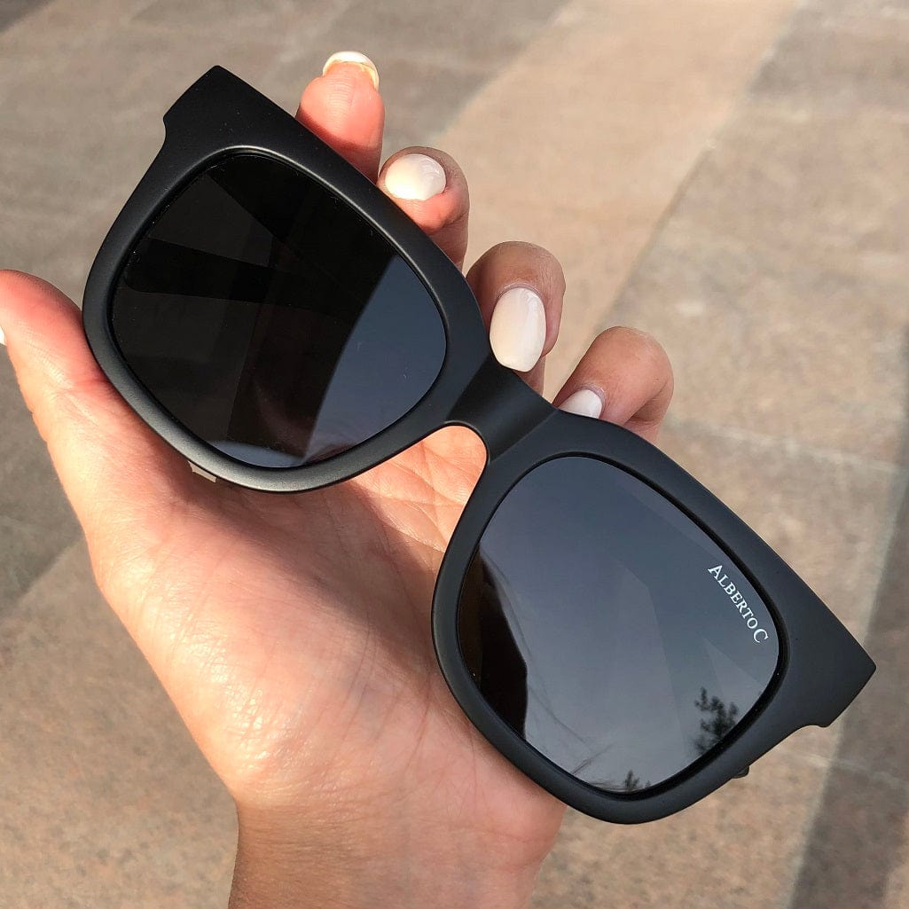 #color_matte black polarized